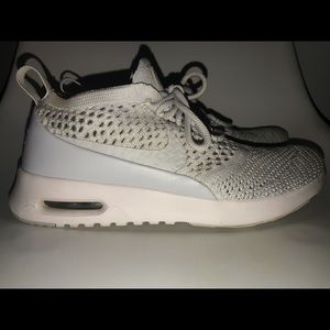 NIKE AIR MAX FLYNIT- LIKE BRAND NEW